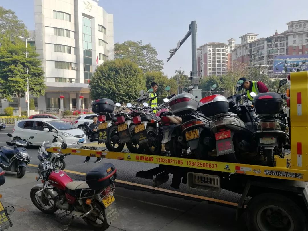 梅州突发严重车祸,一摩托直插大货车…人也