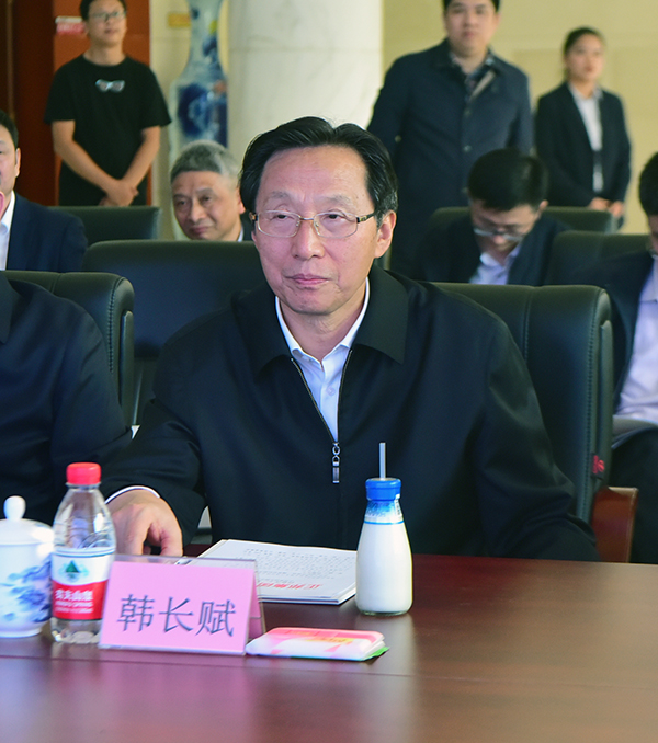 在农交会上作完报告后，韩长赋又赶赴江西一养