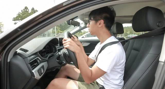 老司机开车贼6 49ecfc0b651b468d8c59d5c716c06a32.bmp