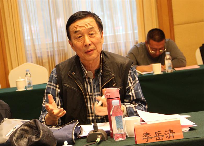 李岳清首先对呼和浩特市赤峰商会不忘初心的家乡情怀所做出的积极贡献