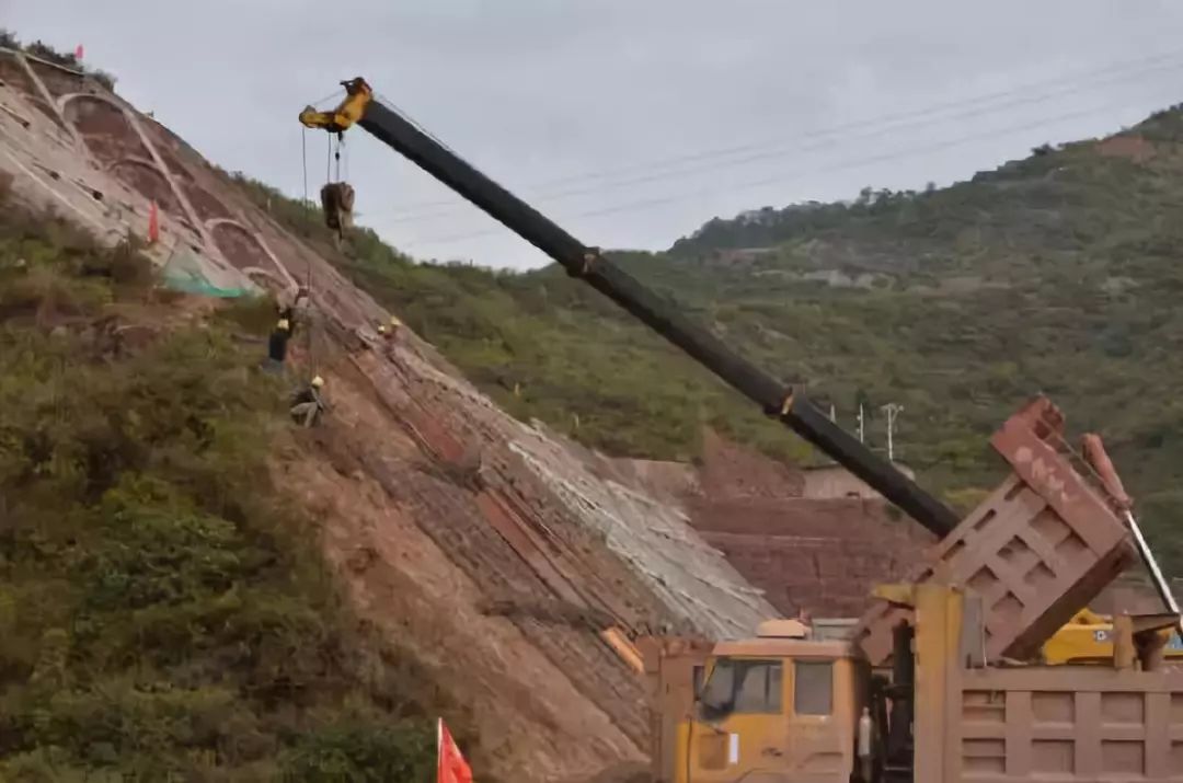 【路网建设】昆楚大复线高速公路禄丰棠海段工程建设有序推进