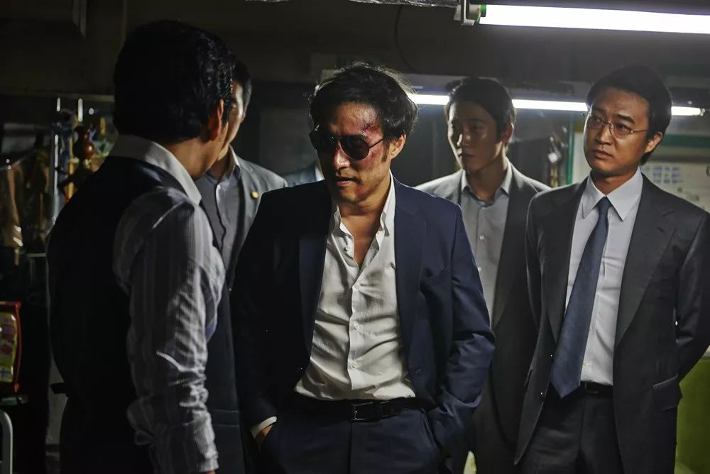 韩国19禁犯罪动作加长版大片《局内人》,暴力美学巅峰之作