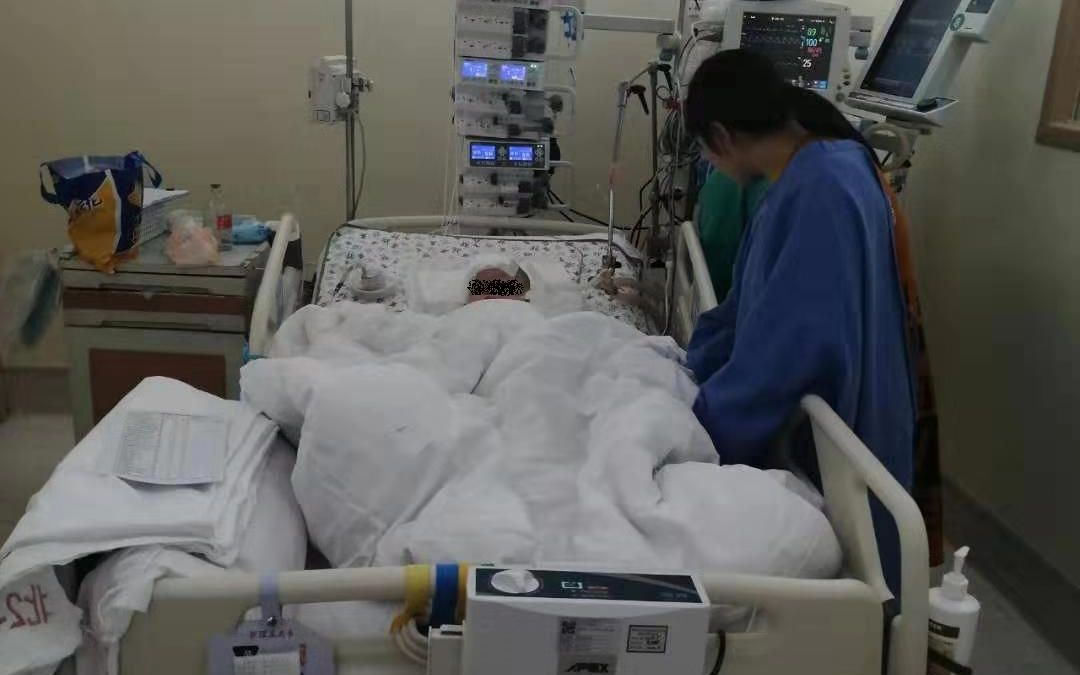 浙江一男童5天前被高空金属坠物砸伤，至今未脱离危险