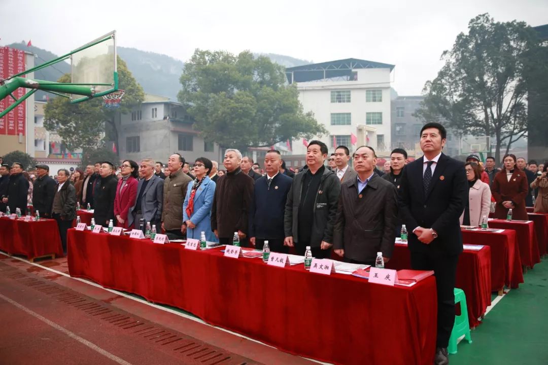 活动现场航拍 李骁 摄十年树木,百年树人,古蔺县双沙镇白沙小学历经