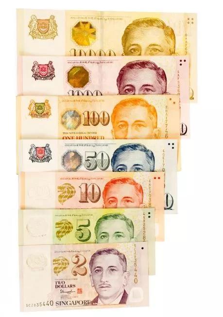 竟然还有不法分子 近日新加坡就出现了 一张罕见的10000元假币!