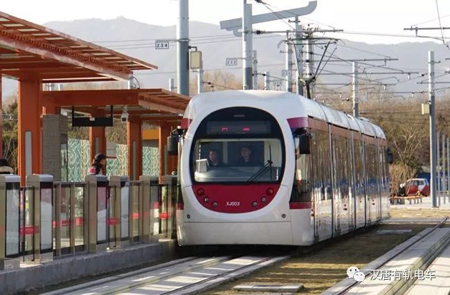 ▍红叶观赏期间,北京有轨电车西郊线共运送乘客152万人次