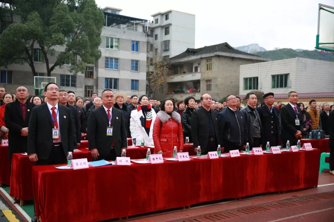 活动现场航拍 李骁 摄十年树木,百年树人,古蔺县双沙镇白沙小学历经