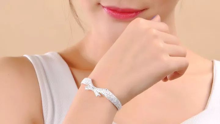 胖子戴什么耳饰 faf1085fd3734f839e19fbf0f0ea4a72.jpeg