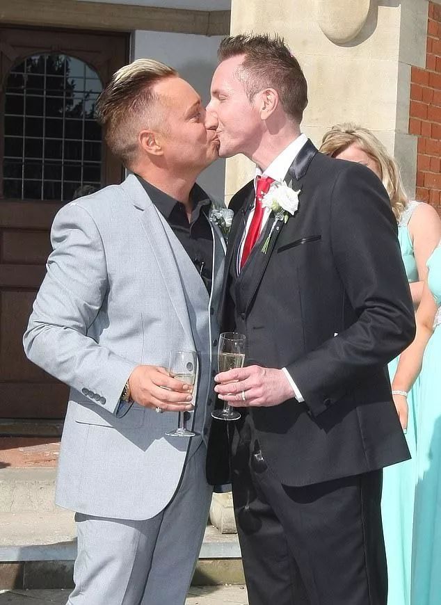 创英国历史的同性恋伴侣离婚 原因是…