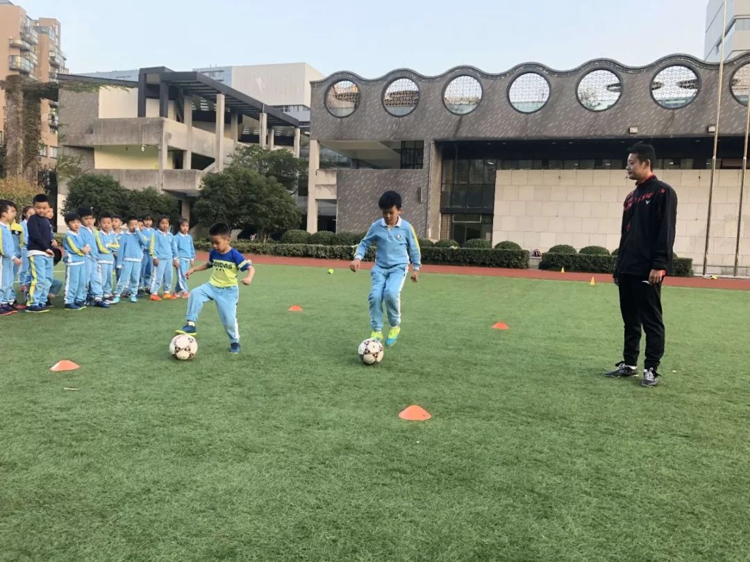 绿茵场上展风采上城2所学校成为青少年校园足球特色学校