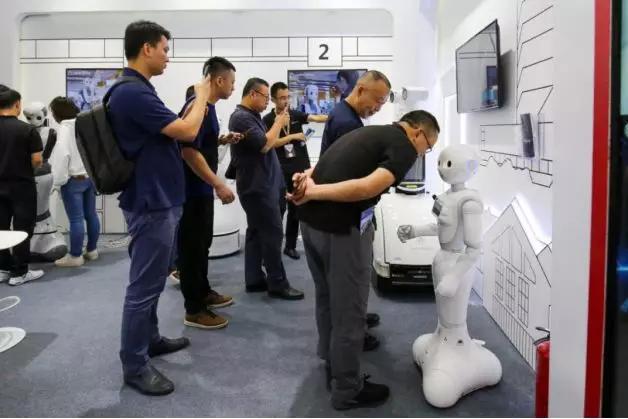 达闼科技与中国移动全面战略合作，开创5G+云端智能机器人新产业