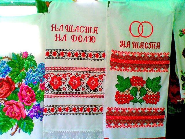美！乌克兰刺绣很惊艳，为什么别人家的刺绣能穿上街？
