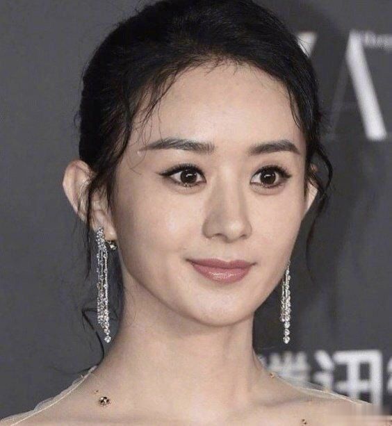 女明星怼脸无p照,娜扎鼻子真的好奇怪,宋祖儿口红都画