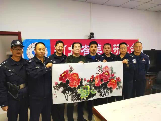 河北省美术研究会书画家走进警营慰问基层公安干警 图14