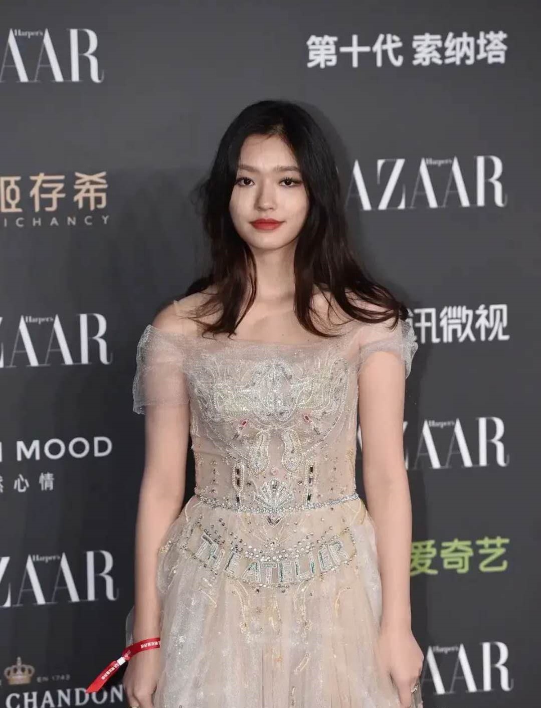 冯绍峰前任现任绯闻女友同时亮相，你觉得谁更