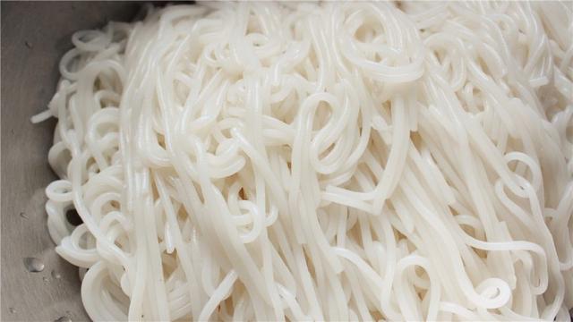 米粉怎么煮熟 5ca6e33d7f4e423cb6fa3547fcaf1c7a.jpeg