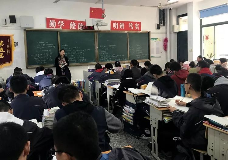 盐城中学根据时代发展需要和学校办学实际,引导全校师生锐意改革创新