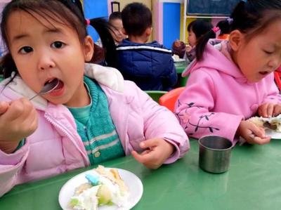 「蓝象宝贝育儿」告诫：脾胃虚弱的孩子，冬季这3类食物要少吃，容易积食不发育