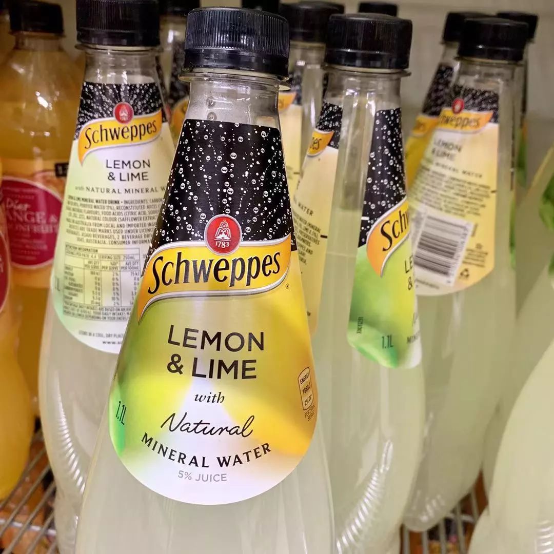 他家有一款no add sugar的气泡水,加入柠檬片冰镇以后超好喝!