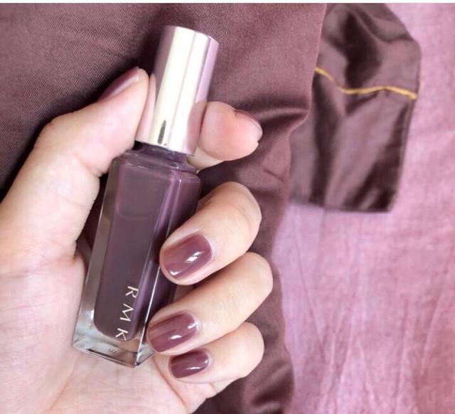 适合秋冬的指甲油 从香奈儿到hm 这几款也太美了吧 可人女性资讯网