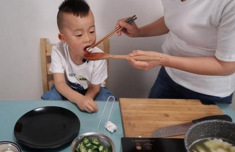 「蓝象宝贝育儿」告诫：脾胃虚弱的孩子，冬季这3类食物要少吃，容易积食不发育