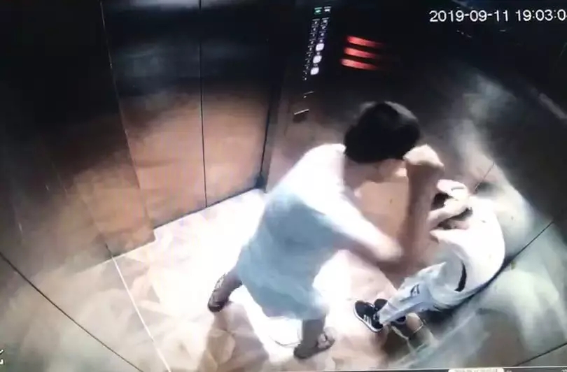 “电梯间殴打幼童案”被提起公诉，检方：系累犯应从重处罚