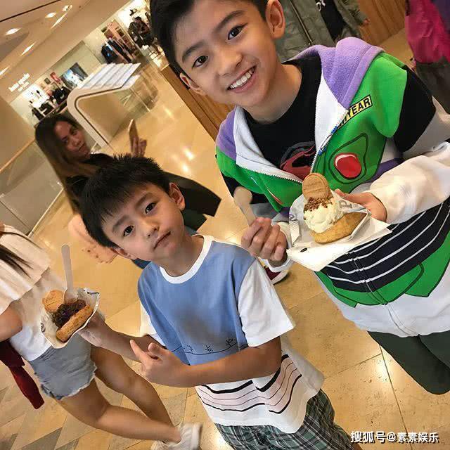 张柏芝三胎生父是欧洲人?发金发蓝眼照给暗示,疑似向大家报喜 作者: 来源:素素娱乐 张柏芝三胎生父是欧洲人?发金发蓝眼照给暗示,疑似向大家报喜 作者: 来源:素素娱乐