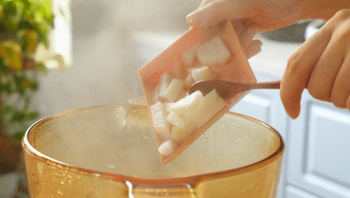雪梨白萝卜煮水喝的做法 a3a25aef6c4a4dfc91463ebc63fa2650.gif