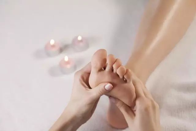 怎么才能让脚不臭不花钱 a412b7f497b3488e831b8f3645ee26cc.jpeg