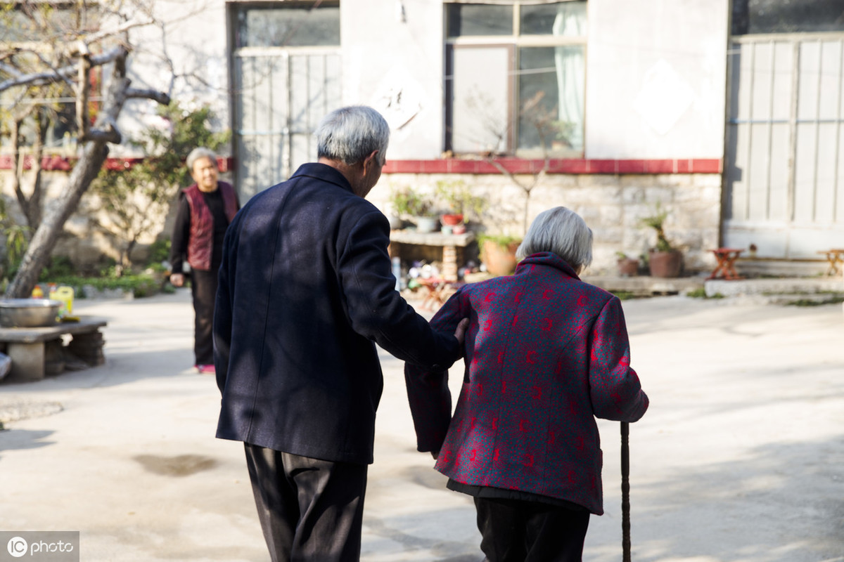 农村88岁老人无儿无女,侄子却视若亲娘,义务抚养39年