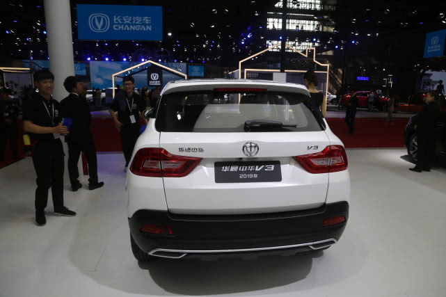 2019款华晨中华v3,8万级别小型suv,车展实拍!