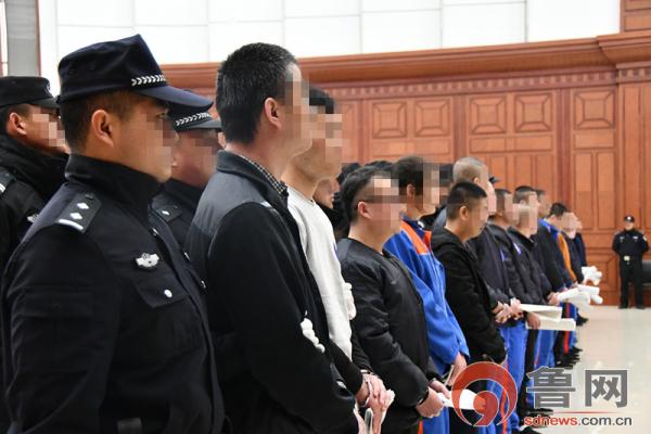 东营市东营区人民法院公开审理李辉曹令令等24人组织领导参加黑社会