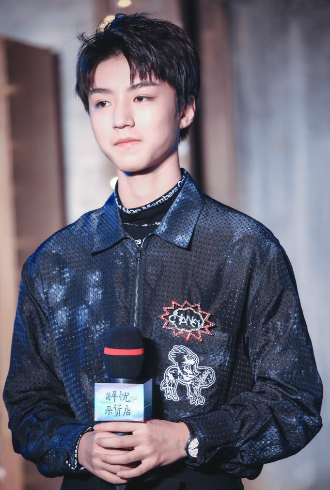 易烊千玺周冬雨新料 d6d1510671d64d459a56f2a31f420cd0.jpeg