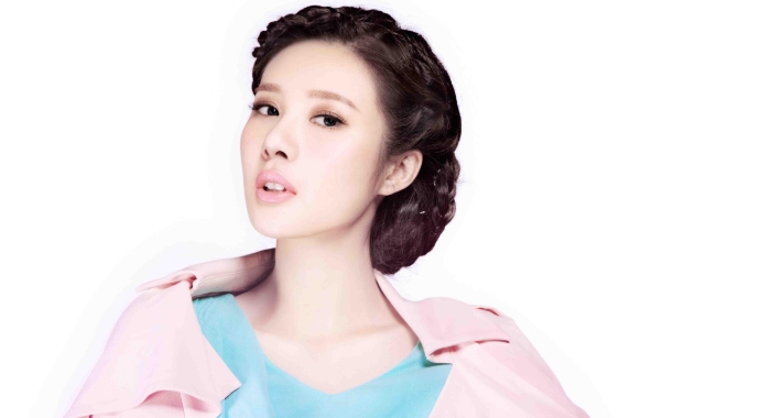 邬靖靖脸怎么变了 邬靖靖有没有整容看看高中