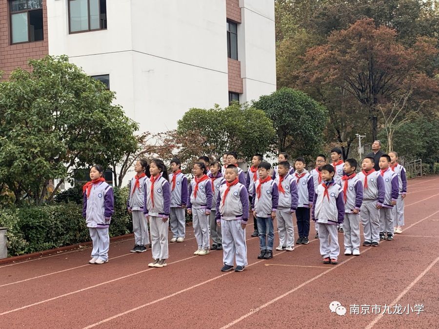 九龙小学第12周升旗中队风采