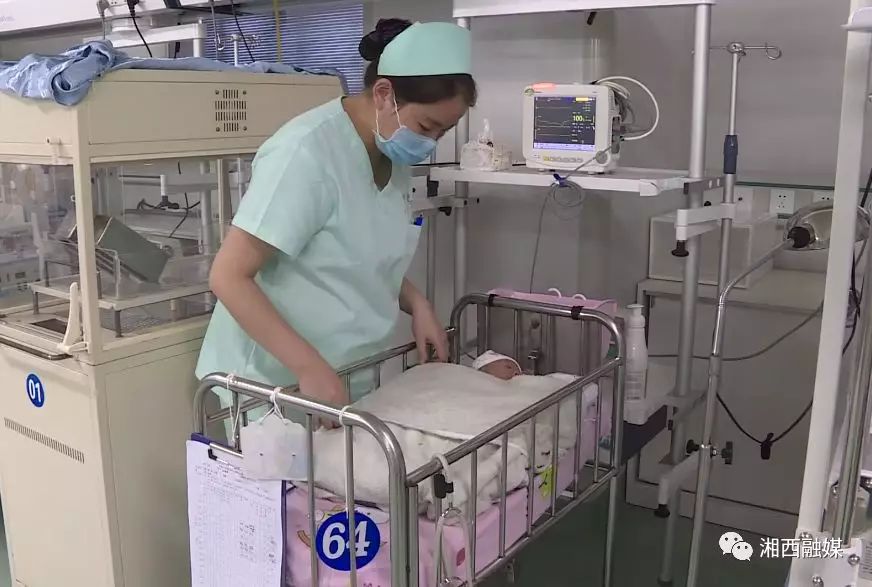 微湘西■狠心父母抛弃女婴于大山中，好心村民发现使其重获新生