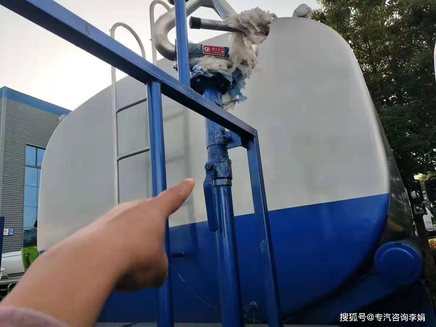 洒水车需要每天排水,手把手教你打开前冲,后洒,侧喷,高炮,水泵,以及滤