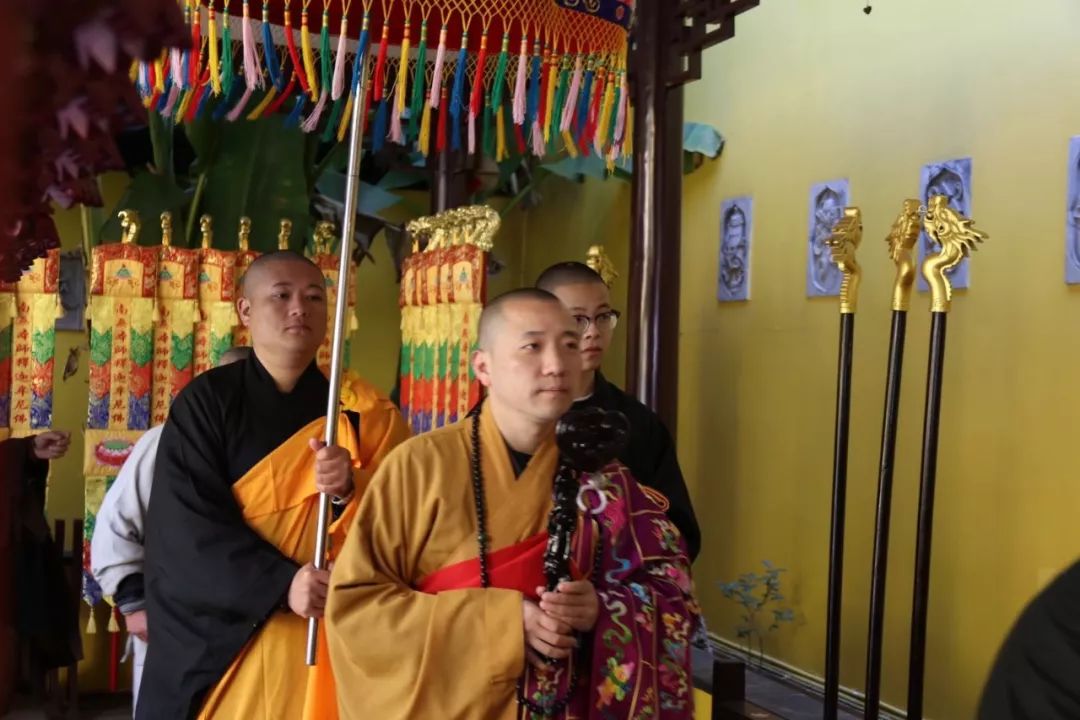 第四日内坛请上堂,供上堂,恭请普光寺妙航大和尚来寺上堂
