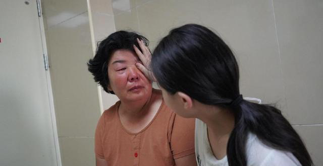 「小司日常」原创“妈妈不怕，有我呢” 看着病危的哥哥，13岁女孩决定弃学救哥