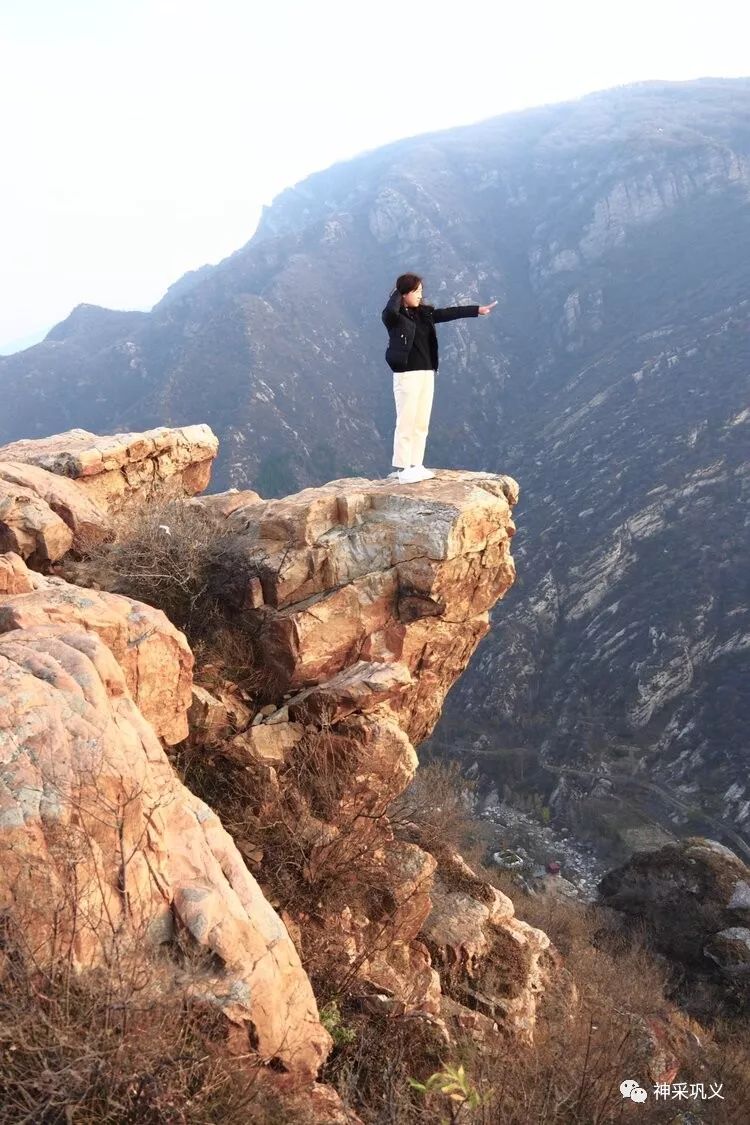 嵩山大峡谷紧靠嵩山太室山脉主脊,起点在巩义市夹津口镇公川村,经韵沟