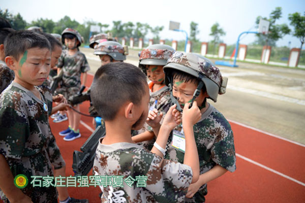 保定军事拓展夏令营让孩子塑造好品星空体育APP格(图2)