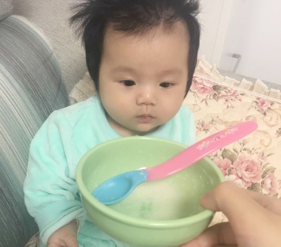 每日说育儿知识@还给娃吃3种辅食？孩子脾胃都要“罢工”，儿科医生：放过孩子吧