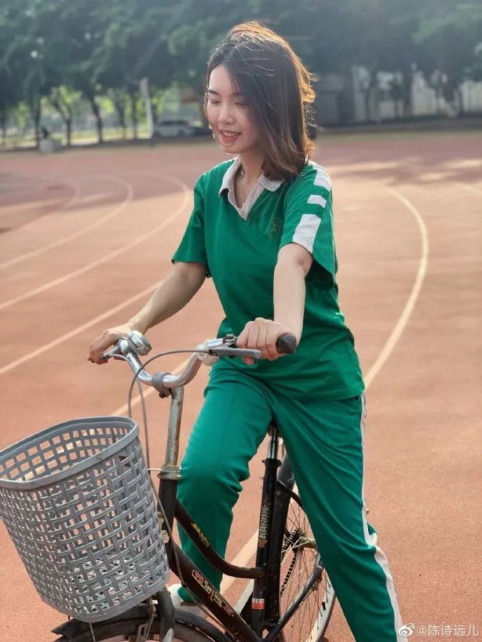 又火了化州学霸女神陈诗远回乡拍宣传片最后有个神奇问题
