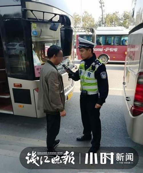温州一大巴车司机“隔夜酒驾”接小学生秋游，被吊销驾照