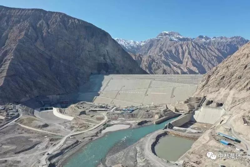 新疆叶尔羌河阿尔塔什水利枢纽工程下闸蓄水