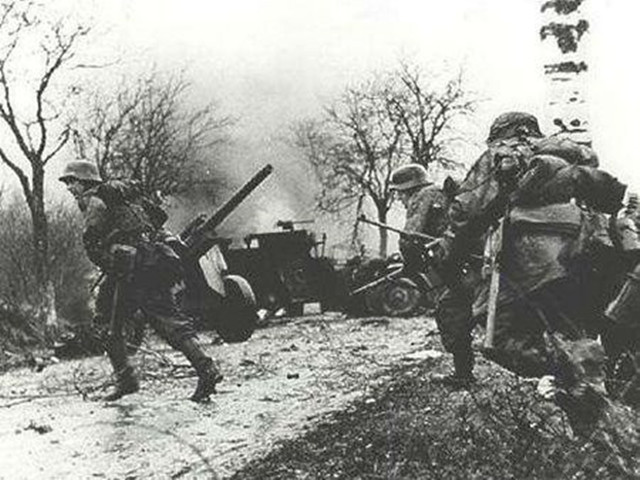 二战德军最后的疯狂，阿登森林反击战，双方投入兵力超百万_盟军