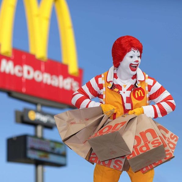 图源:ronald mcdonald为了更好地融入全球,麦当劳叔叔可没闲着