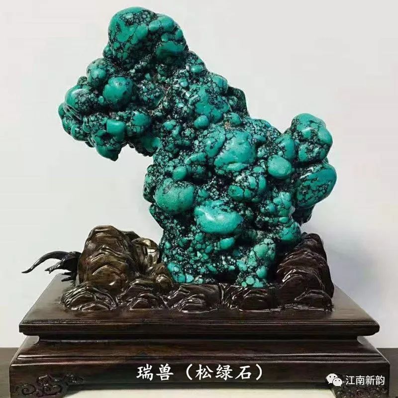 福墨福纹凝富贵,福凌黄岳接云程.