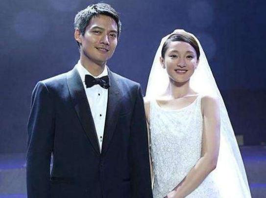 45岁周迅坦诚缺乏安全感，婚后多年一直不敢生育孩子