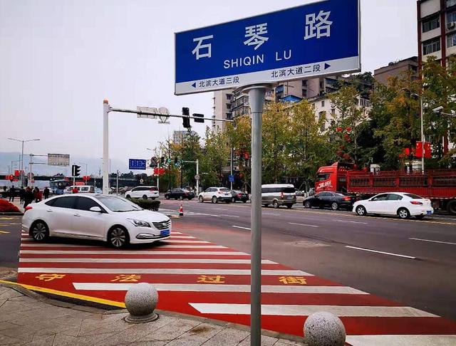 为什么要叫马路 cdbe6d19ec3e4e1b9e5b031d464bcf72.jpeg